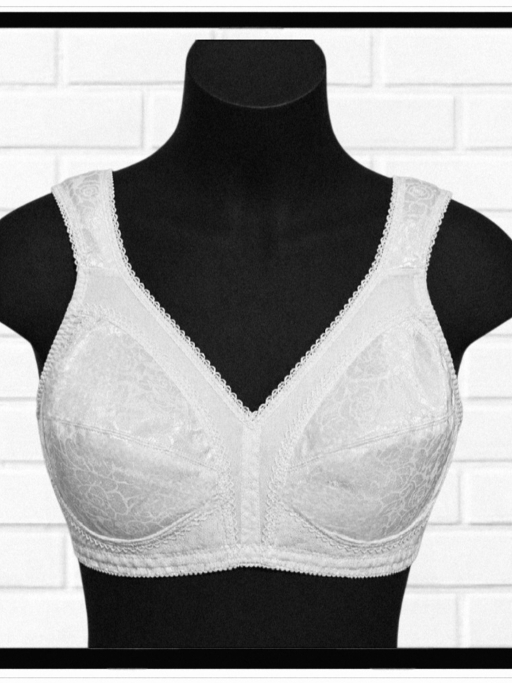2 PLAYTEX 18 Hour White Ultimate Shoulder Comfort Wireless Bras  Size 38B